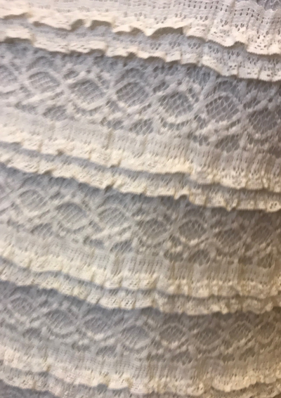 Robe en dentelle dos nu Taille 38