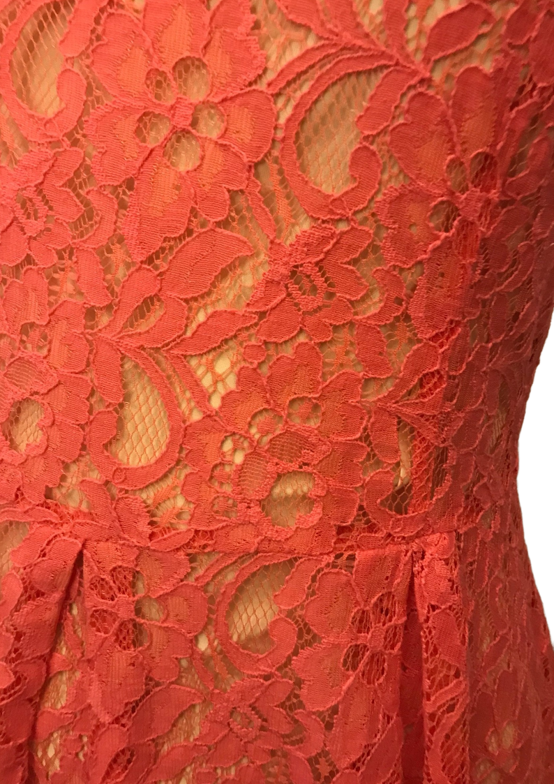 Robe en dentelle corail Taille 40