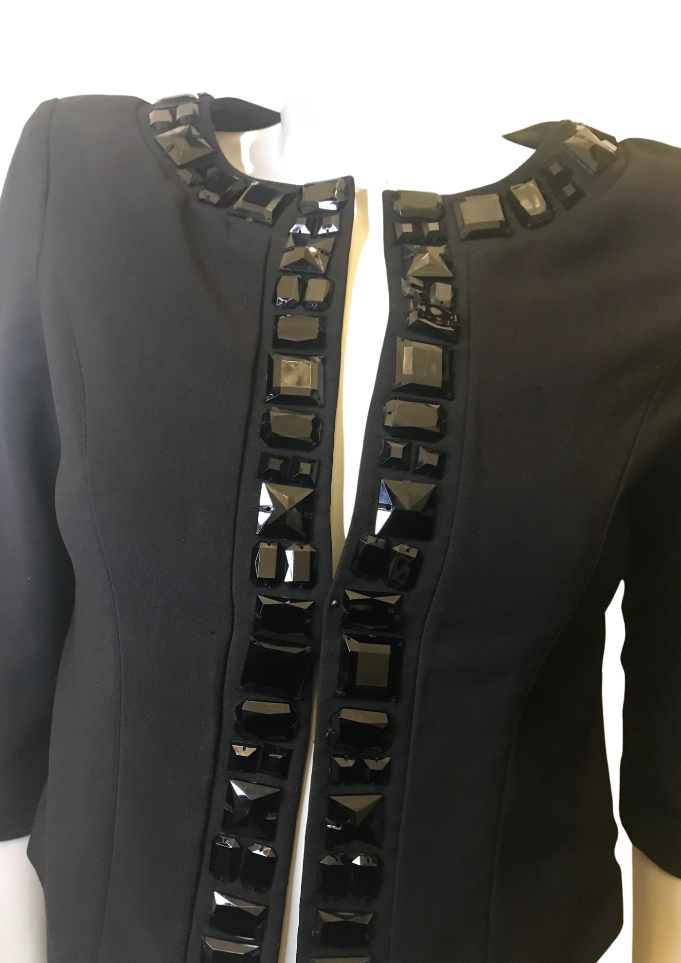 Veste avec pierres noires Taille 34